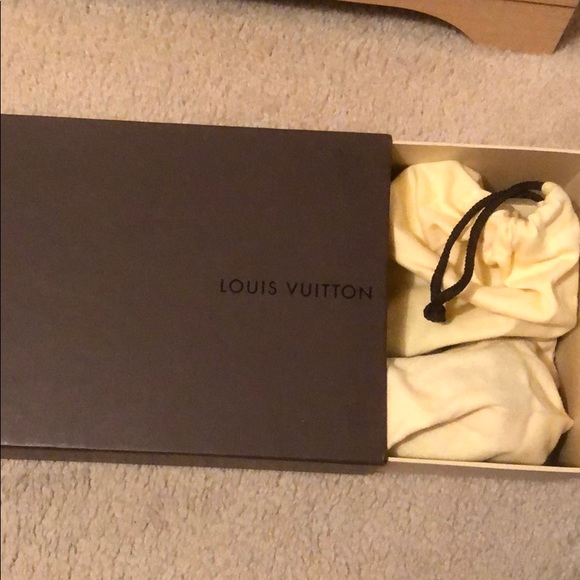 LOUIS VUITTON DICE MONOGRAM FLATS - Picture 3 of 3